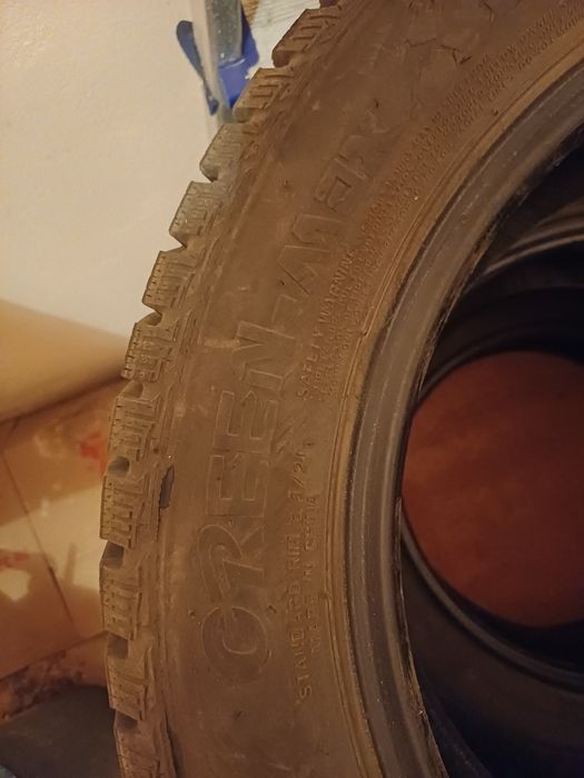 Продам шины зимние шиповка