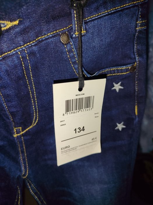 Продам джинсы для девочеи