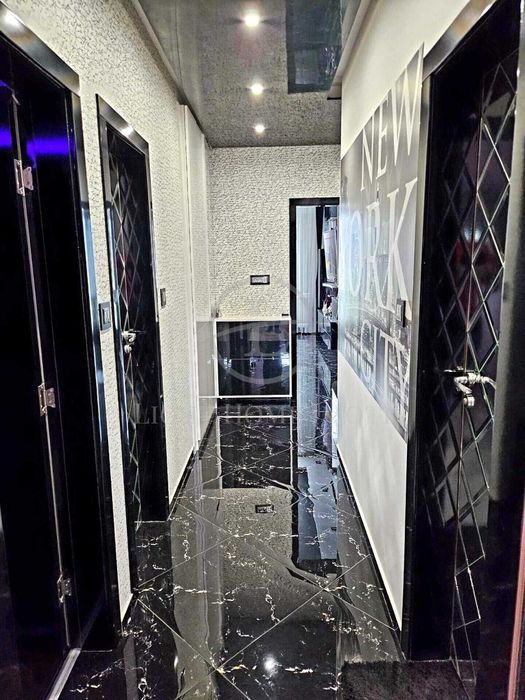 Продава се Тристаен апартамент в Пловдив, Кючук Париж - 100 кв.м за 2100 €/кв.м - Снимка #8