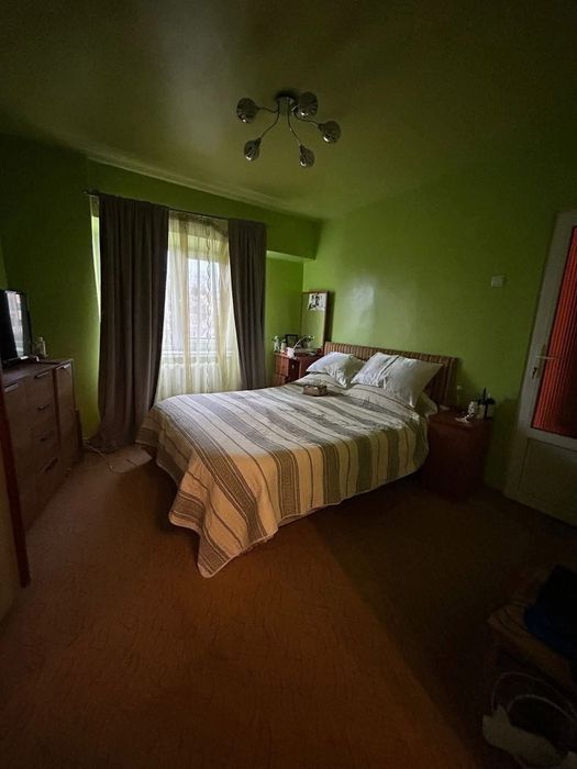 Apartament 4 camere in Roman