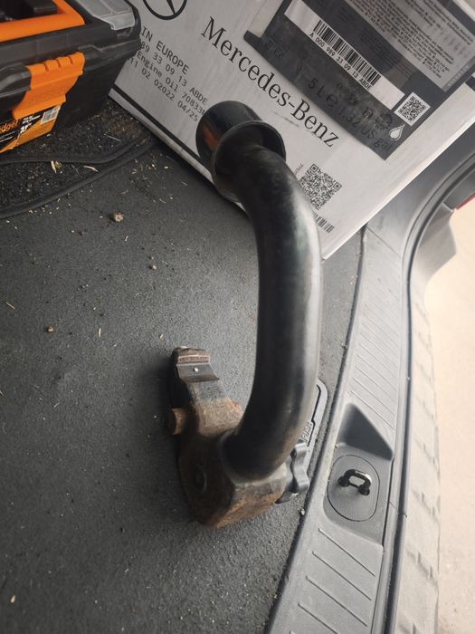 Теглич за Мазда 6 от 2008 година +Ключ