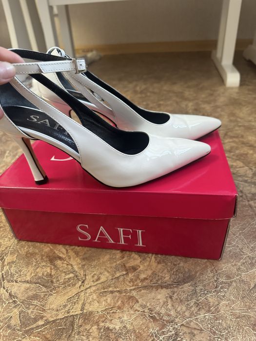 Туфли белые женские