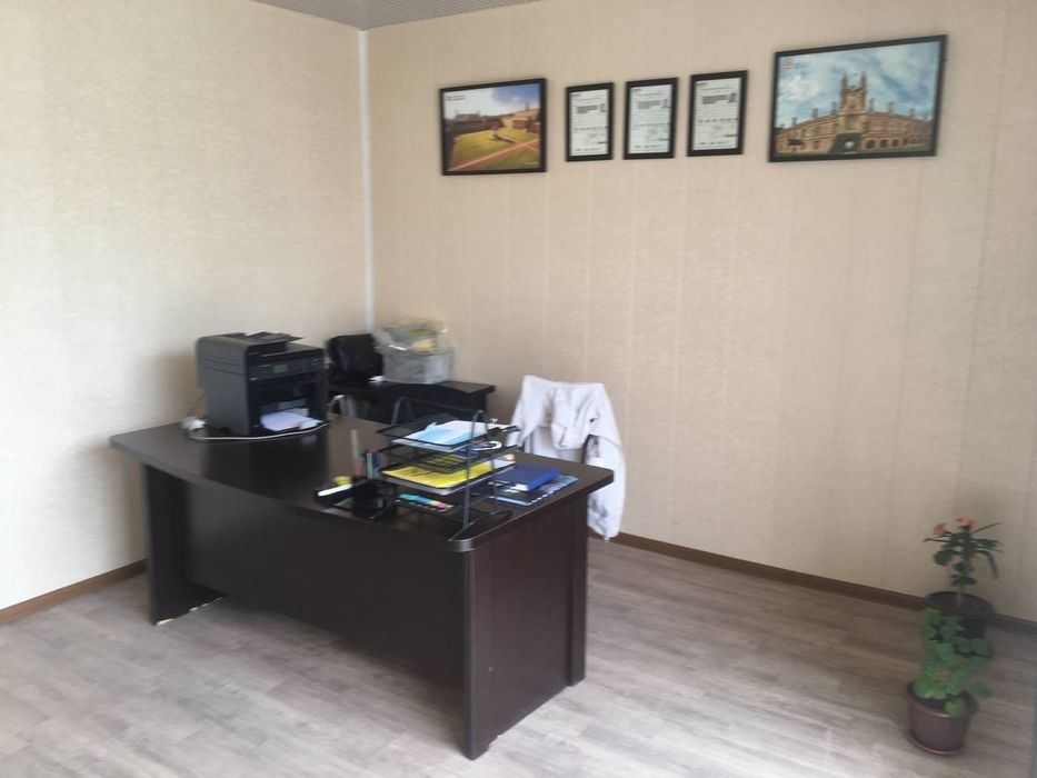 СРОЧНО продается здание в центре г. Янгиюля Ташкентской области