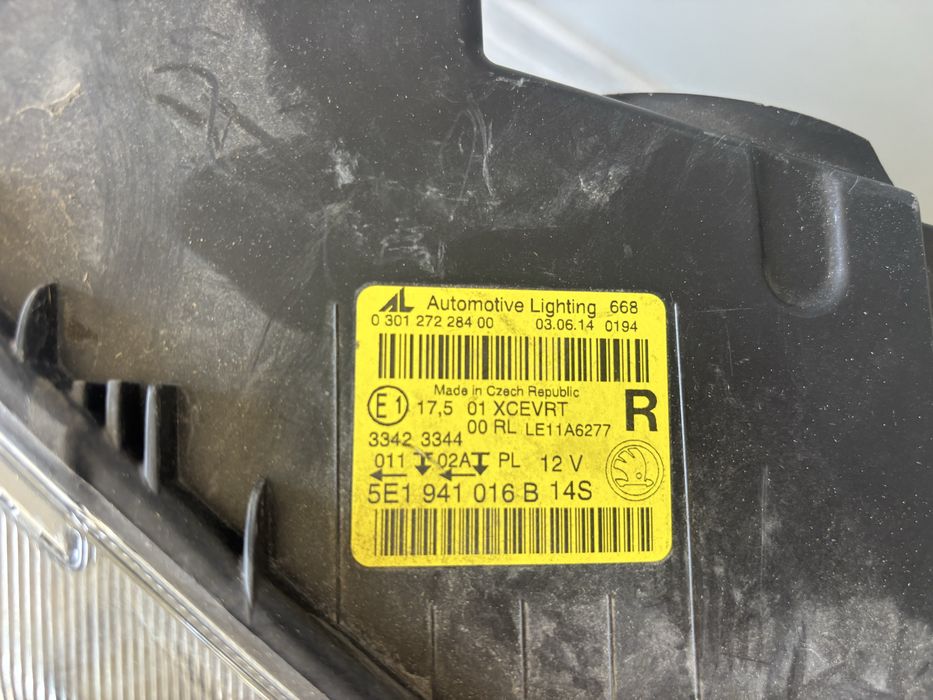 Skoda octavia 3 десен фар