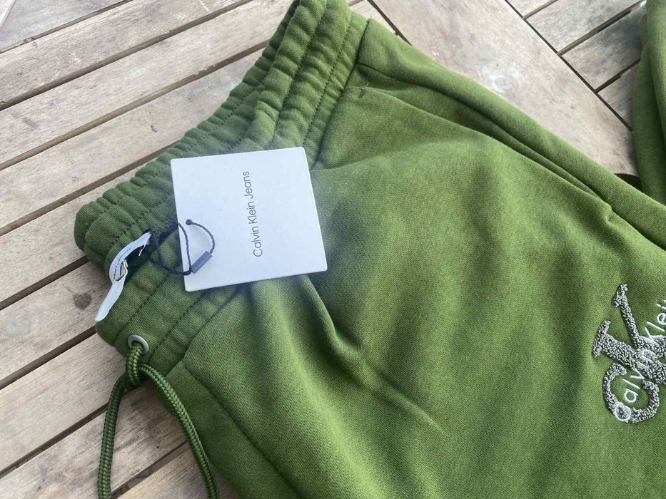 Спортен панталон анцунг на марката calvin klein оригинални