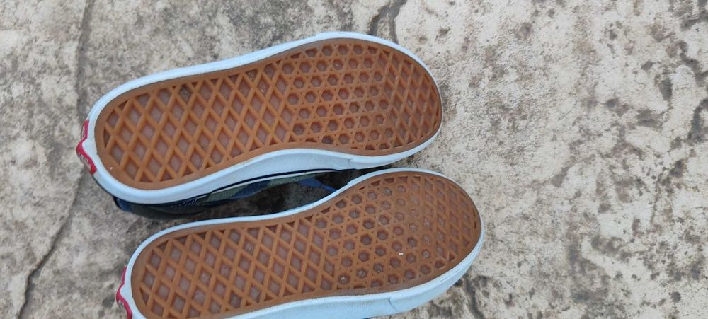 Vans m.33 cu personalitate – perfecți pentru un copil activ!