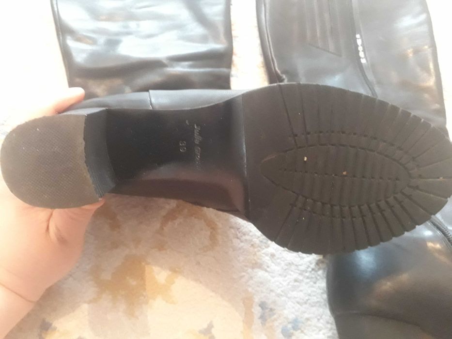 Продается сапоги  размер 39