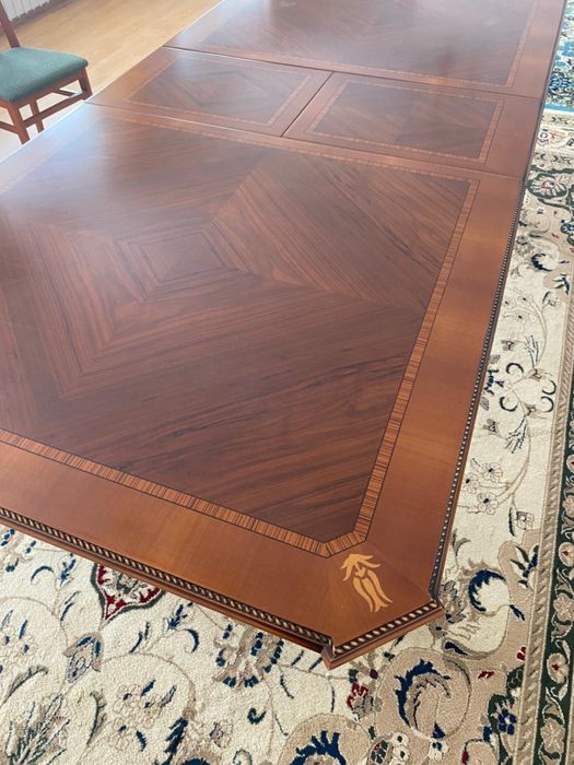 Стол для гостиной