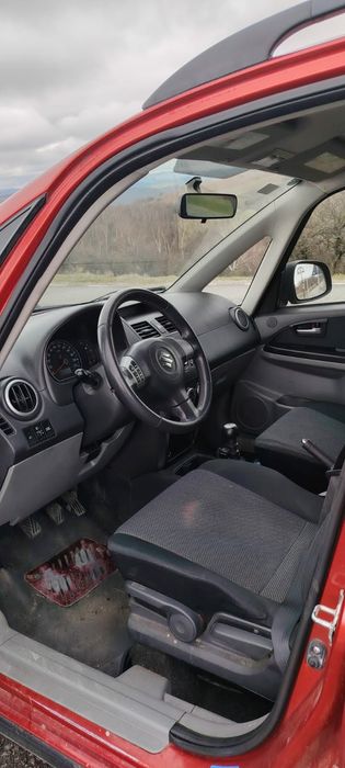 Vând Suzuki sx4 .