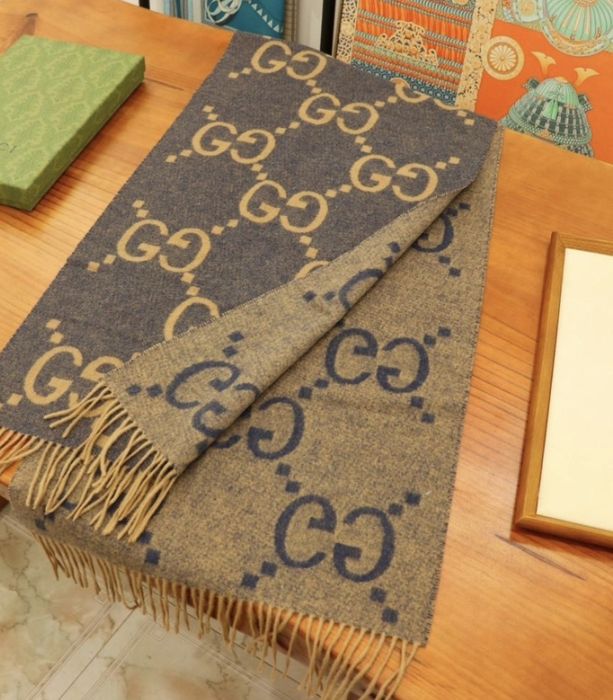 Шалове  Gucci L Vuitton, Benetton,Dubai Arab