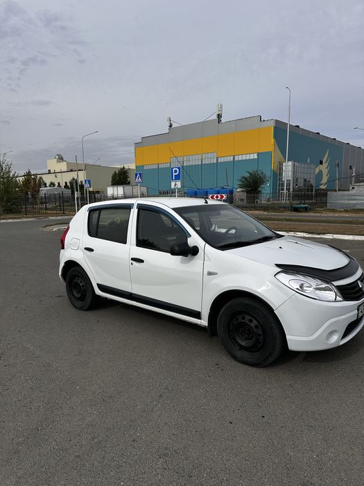 Продам авто рено сандеро sandero