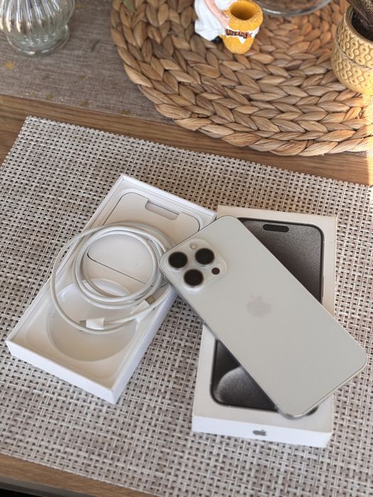 Iphone 15 pro max 256gb, с кутия и зарядно.
