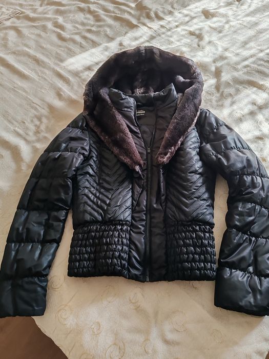 Дамско яке с пухкава яка или качулка S-M
