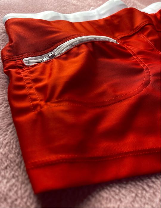 Șort de plajă. Model fitness.Material de caliate.