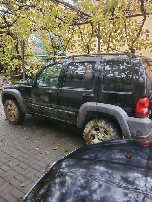 Vand jeep cherokee kj  pret 2500