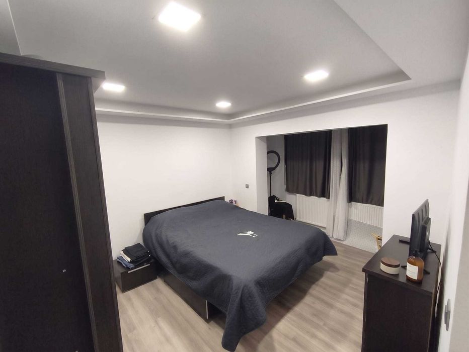 Vând apartament  3 camere