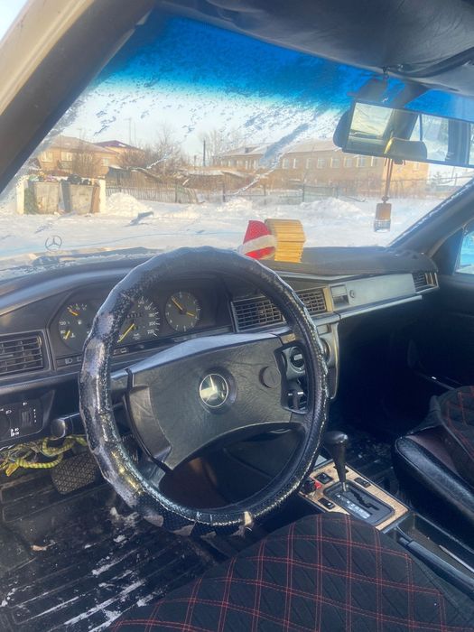 Мерседес Бенц 190