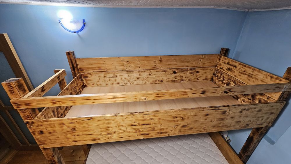 Vând pat etajat 140 x 200 cm