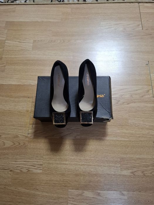 Продам женские туфли