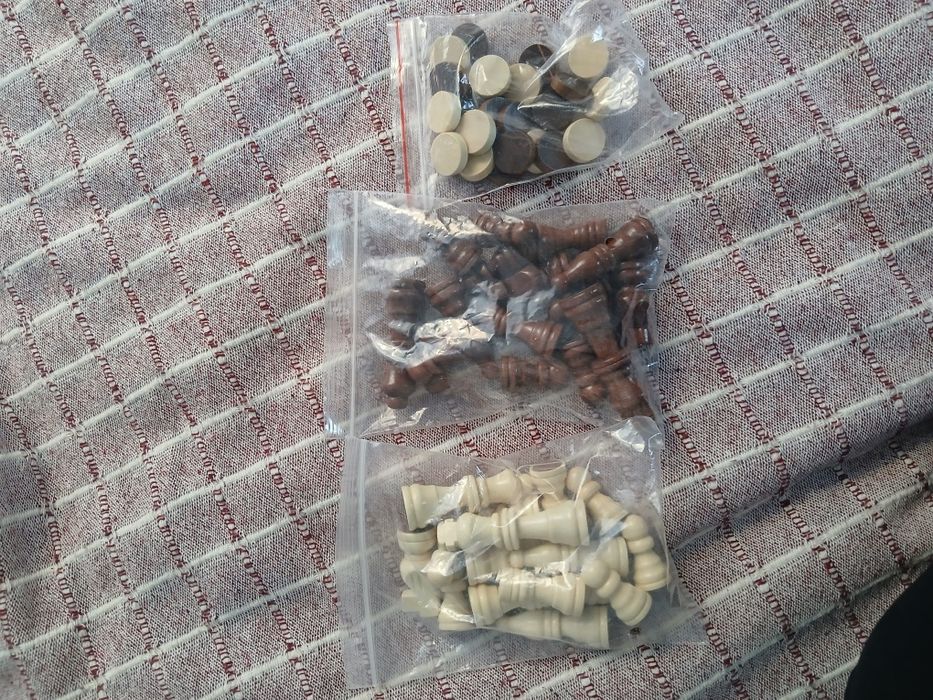 Продам шахматную доску с фигурами 2 в 1