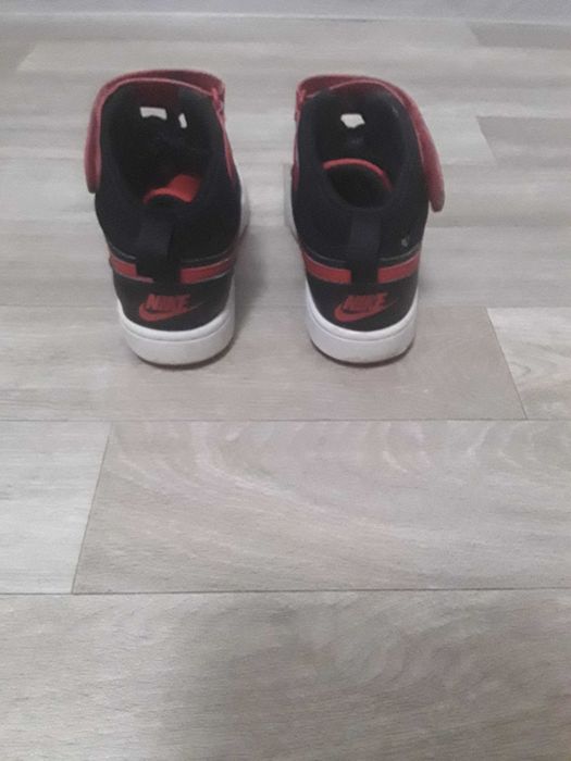 Adidași  Nike  mărimea  36  ,stare impecabilă  ca si noi  , 50 de lei  .