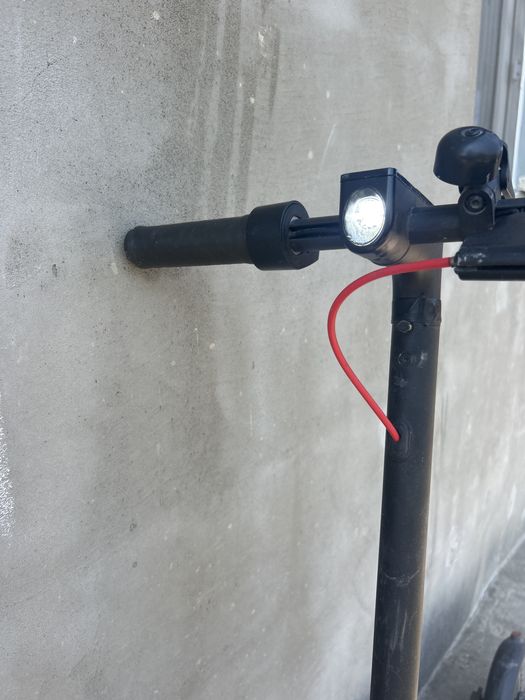 Trotinetă electrică Xiaomi M365 / Essential – pliabilă, autonomie bună, stare bună