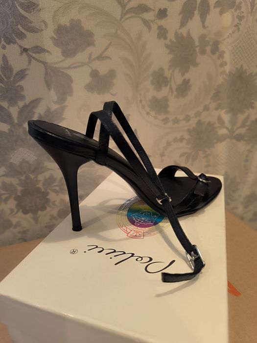 Продам босоножки 37 размера