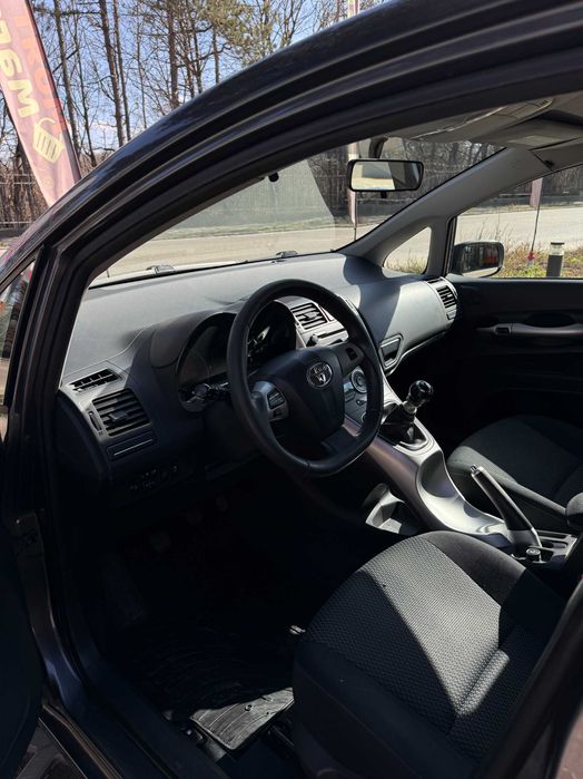 Toyota Auris 1.4 VVT-I Facelift ПЕРФЕКТНА!