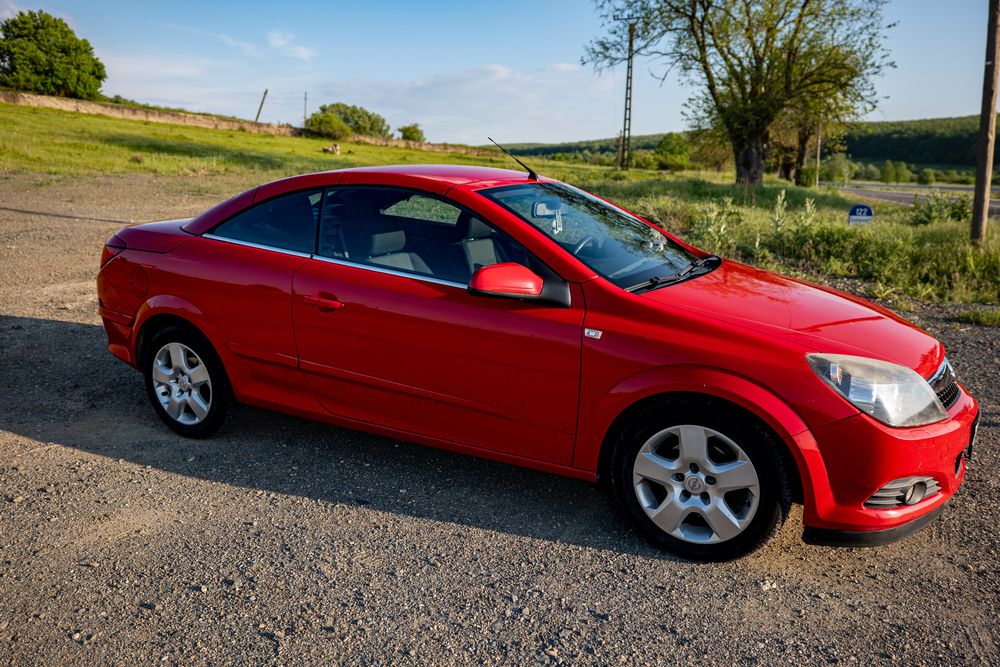 Opel Astra Twin Top Cabrio – 1.8 Benzină – Decapotabilă