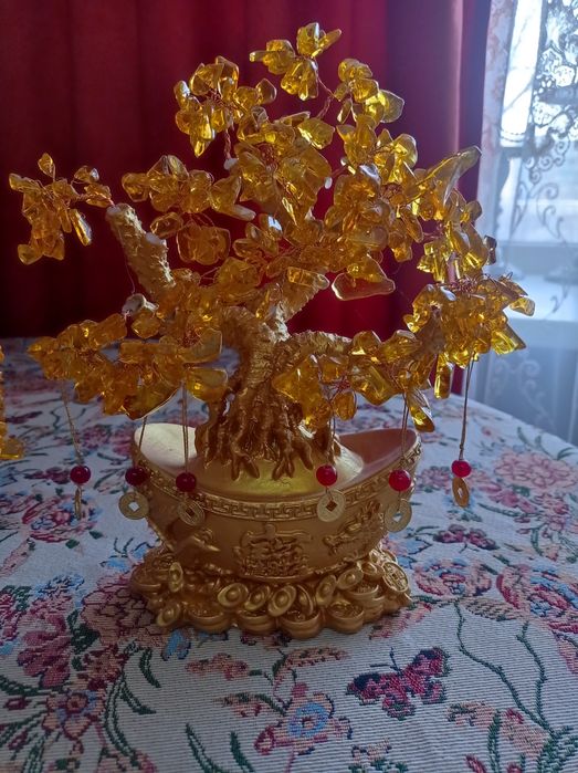 Сувенир денежное дерево с монетами.