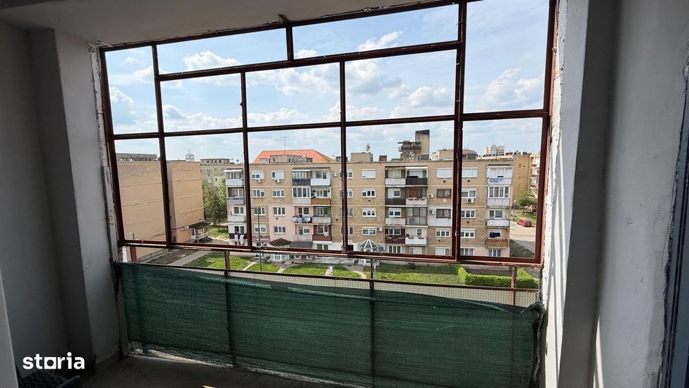 Apartament cu 3 camere decomandate, complet renovat,ultracentral Carei