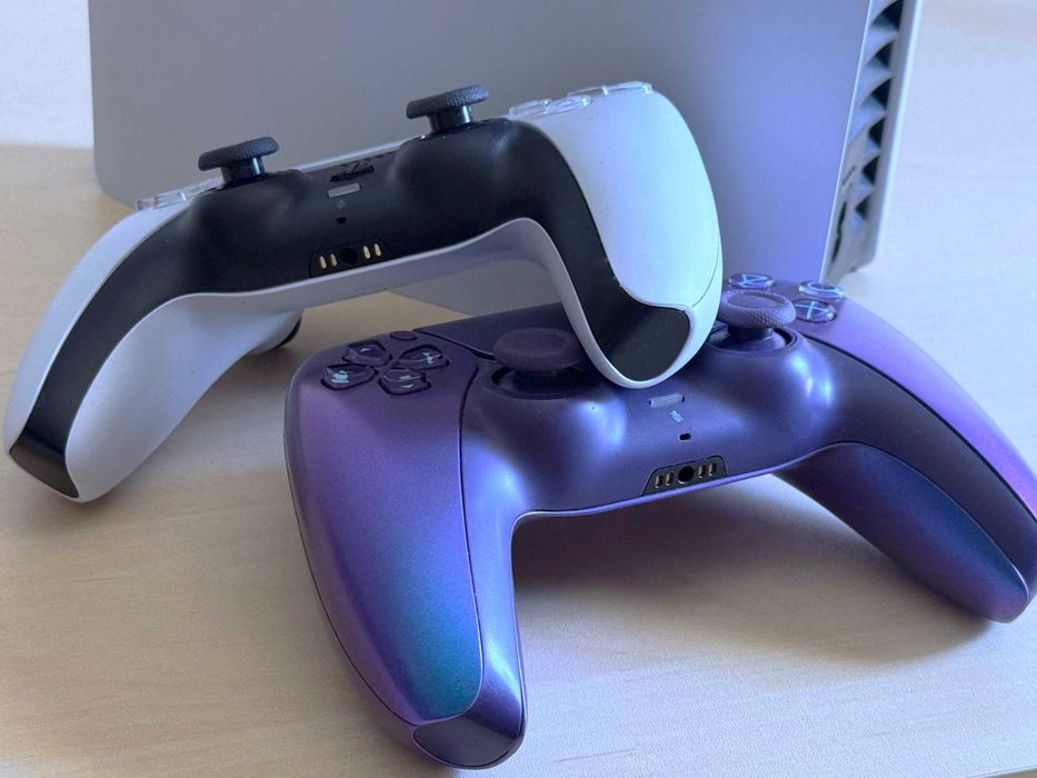 Бартер! Playstation 5 Pro 2TB (PS5) + 2 DualSense wireless контролера