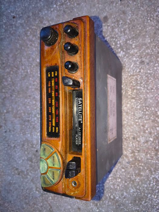 Vând radio auto vechi