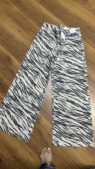 Blugi wide leg Lefties