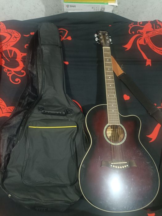 Гитара Abadio в хорошем состоянии (+ чехол,каподастоо, ремень )