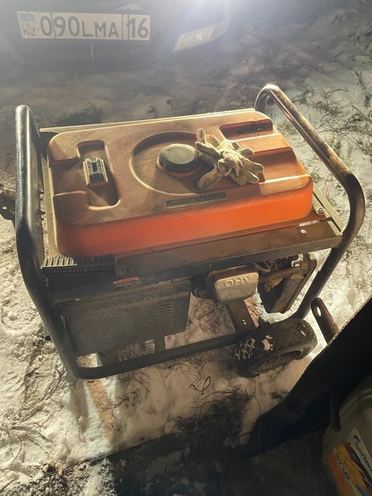 Продам генератор хороший мощный  все работает