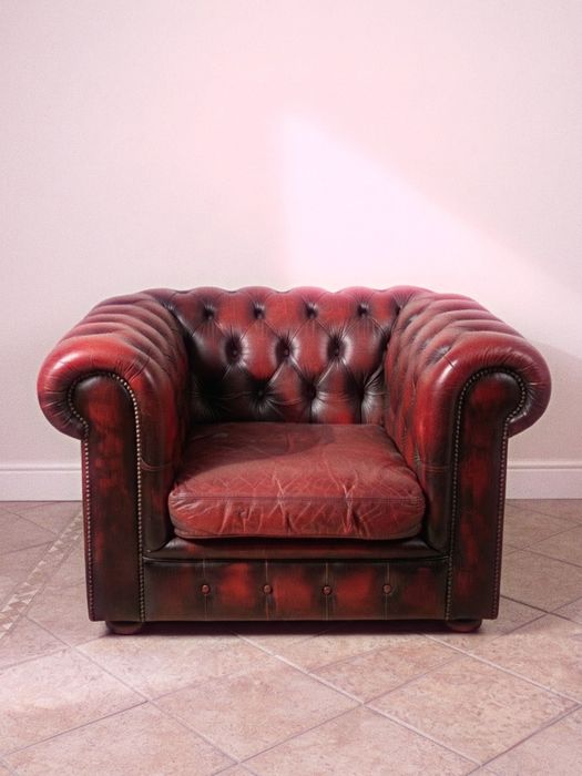 Set fotolii Chesterfield din piele naturală, recondiționate, stare foarte buna