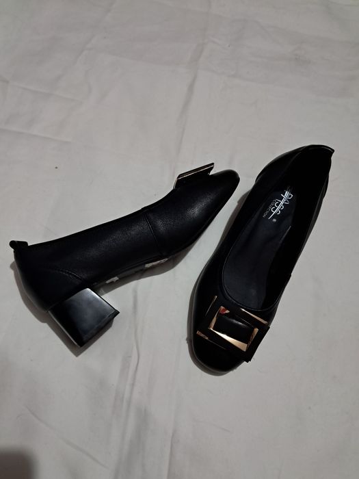 Pantofi negrii de piele
