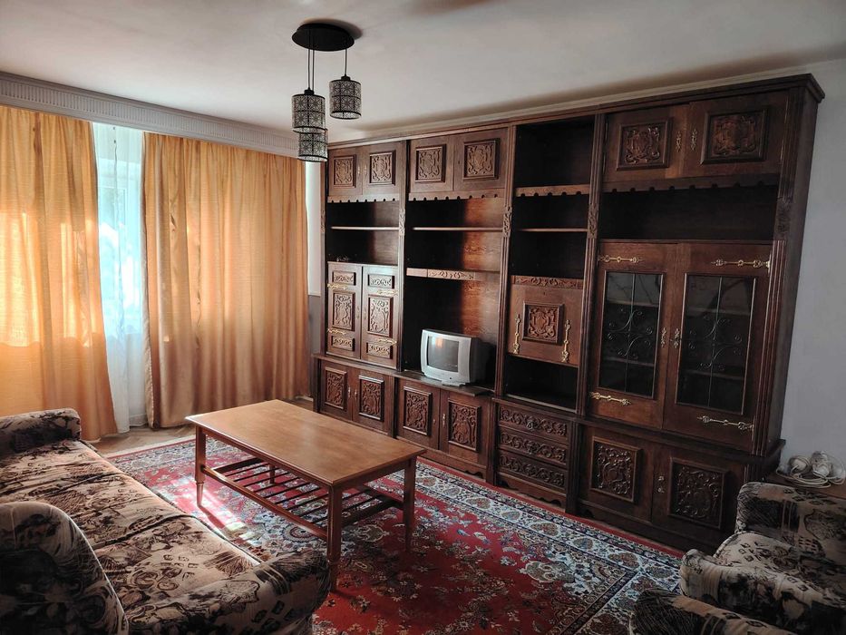 Închiriez apartament 3 camere