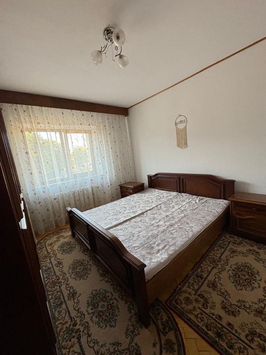 Închiriez apartament 3 camere