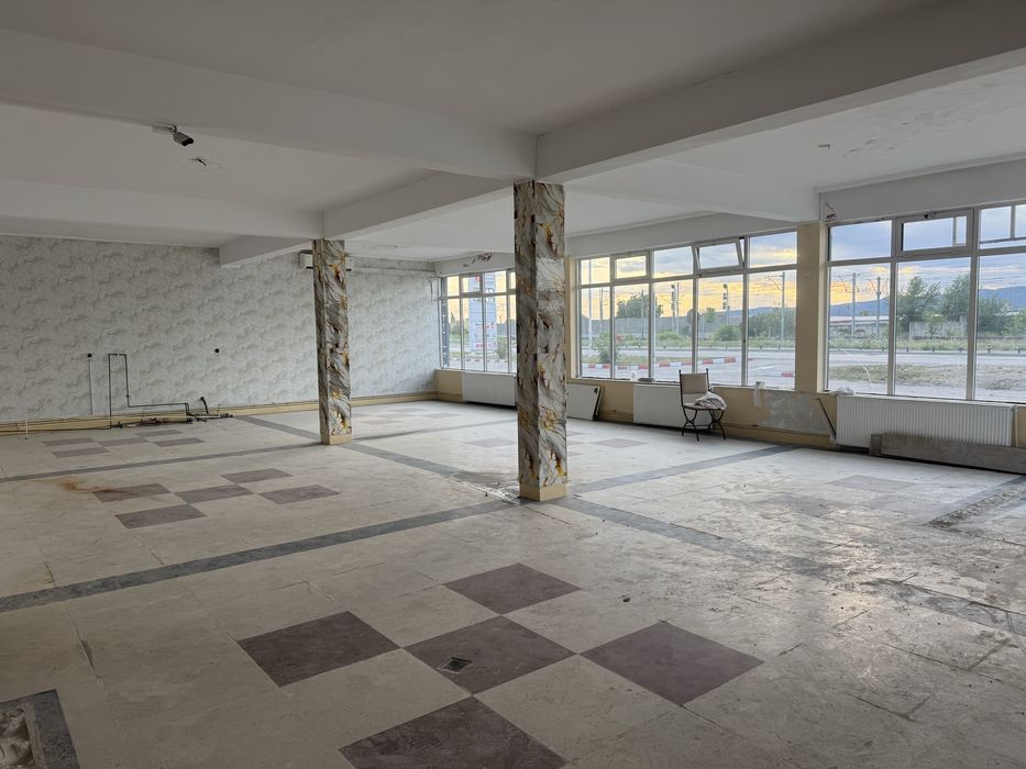 Închiriez spațiu comercial / depozitare – 430 mp + platformă betonată - Vedere 4