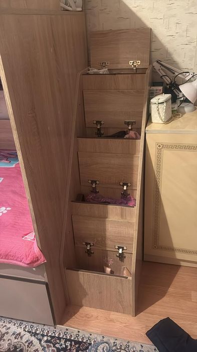 Двухяросный кровать