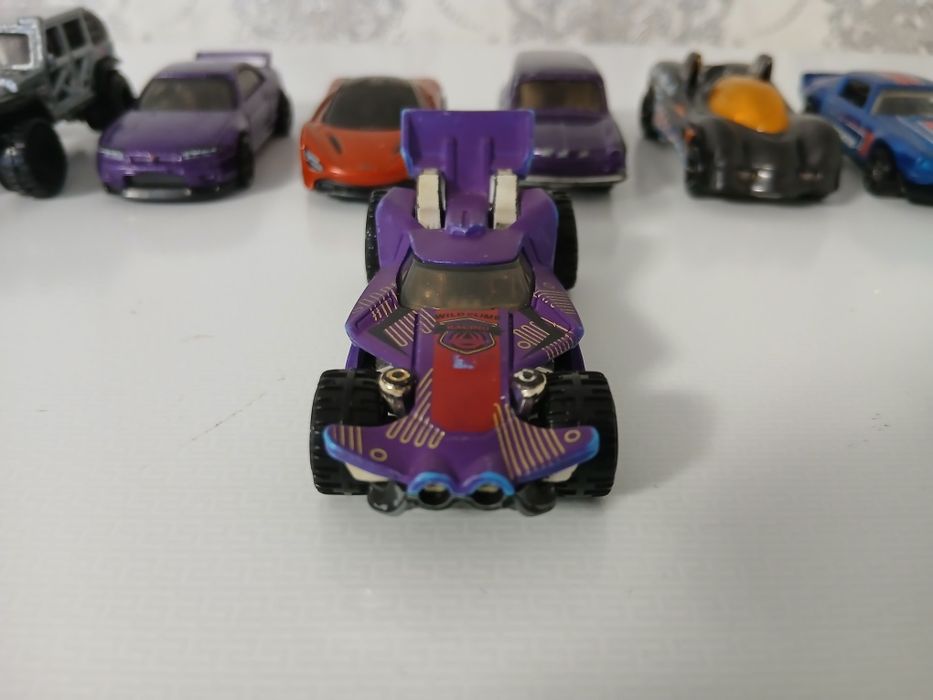 Продам машинки HotWheels