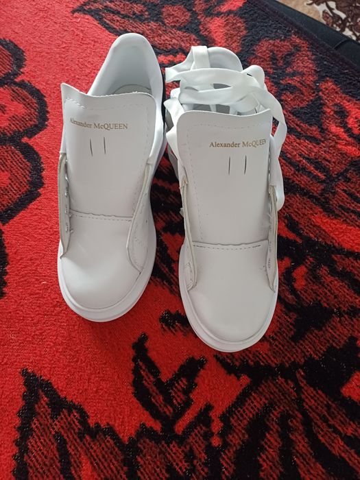 Adidași de  vânzare noi