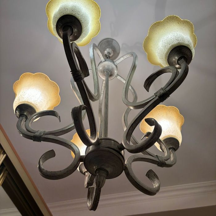 Продам люстры в отличном состояний