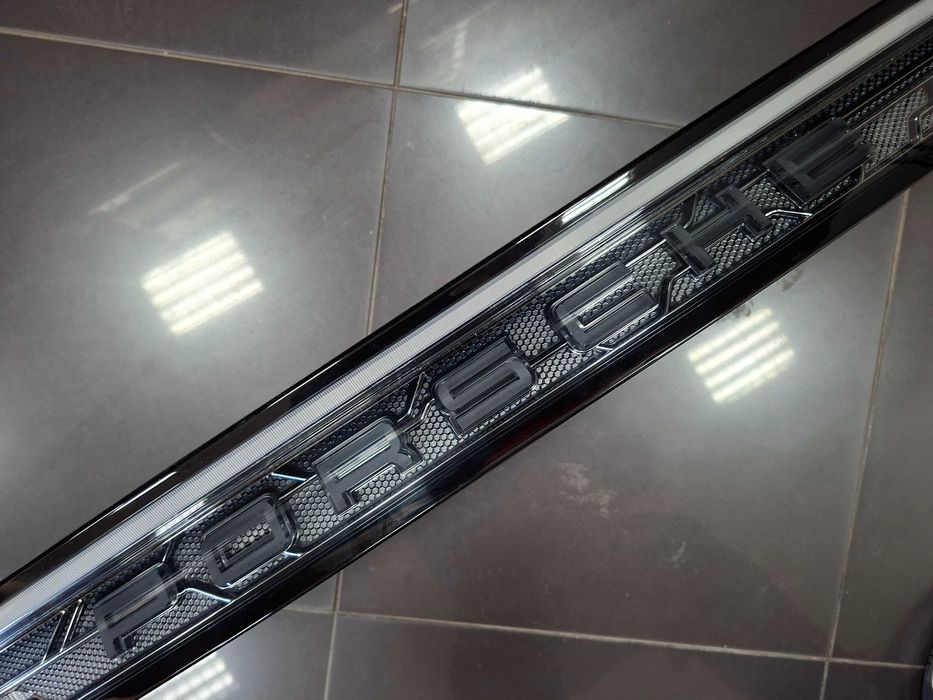 9JA945082F Нов Централен Стоп Led Porsche TAYCAN 19-24 Европа