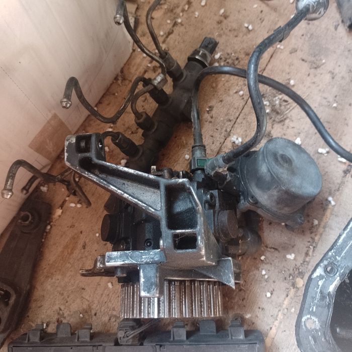 Vând piese Peugeot 207 1.4 hdi