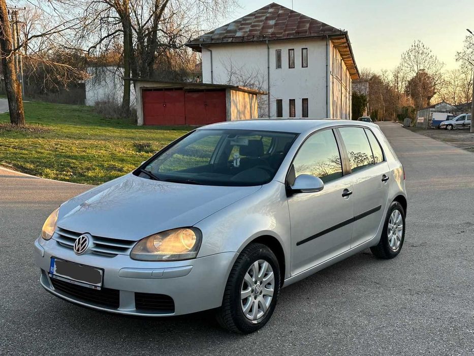 Vând golf 5 pentru mai multe detali sunați la numărul din anunt.
