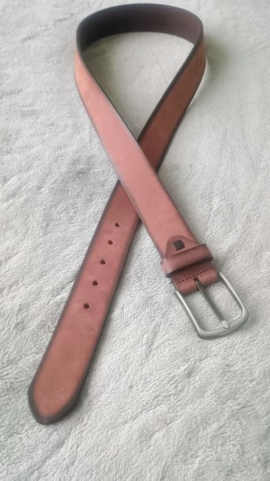 Curea nouă, piele, bărbați.