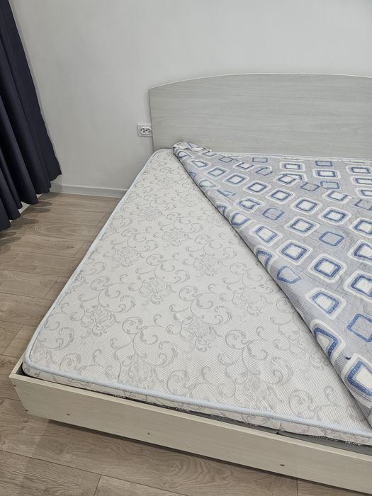 Матрас с кроватью б/у